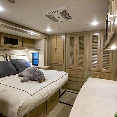 River Safaris, Stationary Class A Motorcoach, Old 霍莫萨萨 外观 照片